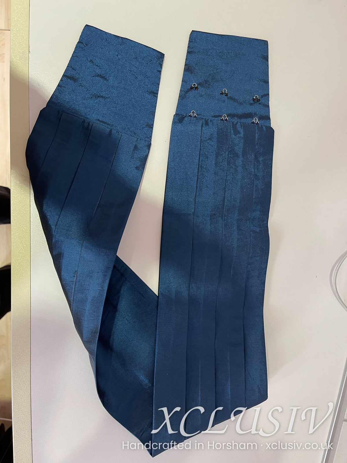 Blue jacquard pleated cummerbund – XCLUSIV Horsham