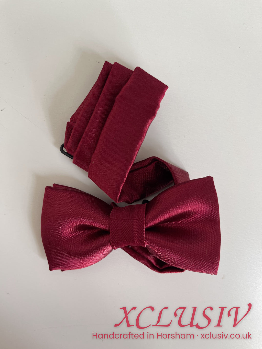 Burgundy satin pre-tied bow tie – XCLUSIV Horsham (view 3)