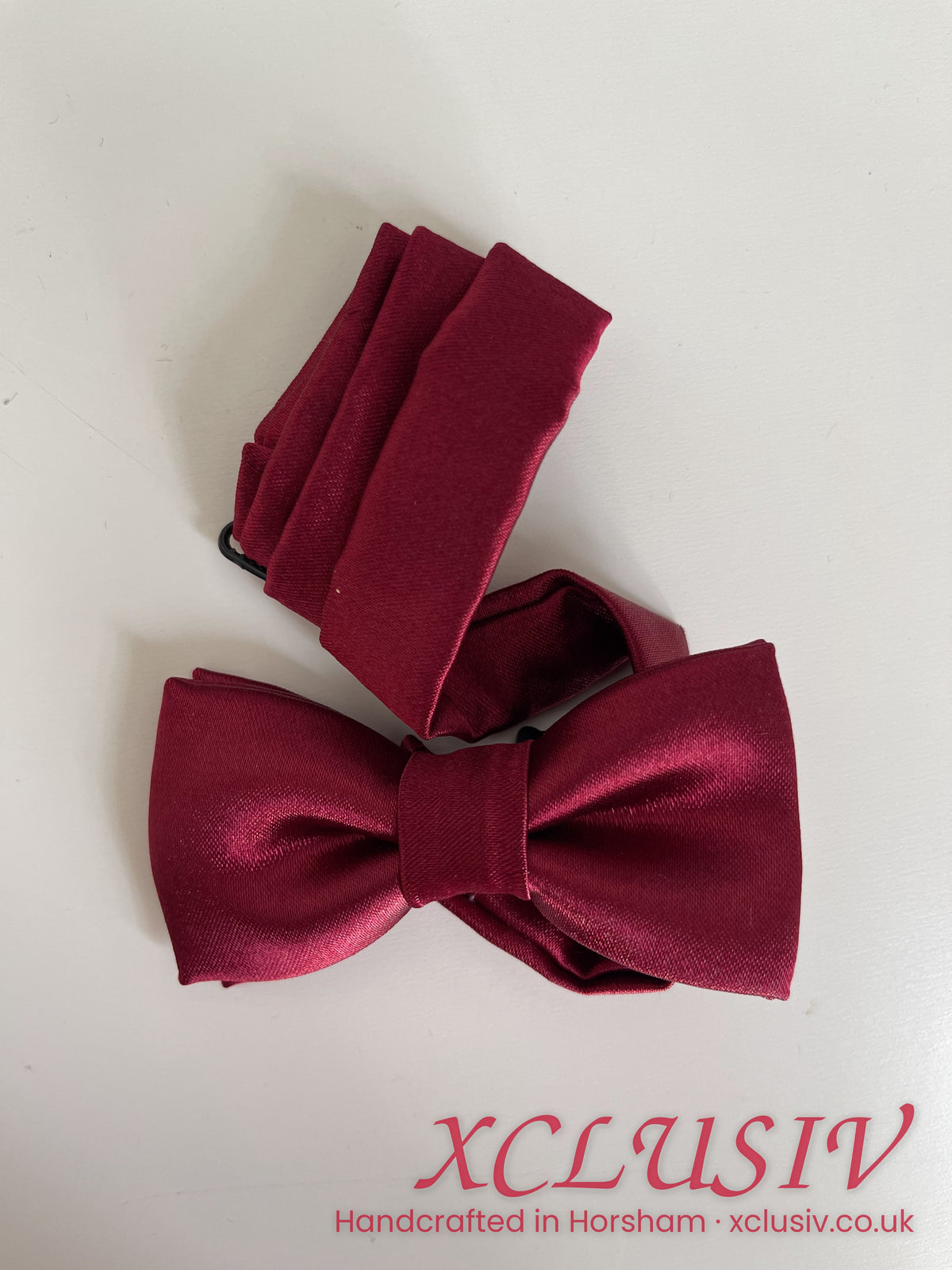 Burgundy satin pre-tied bow tie – XCLUSIV Horsham (view 3)