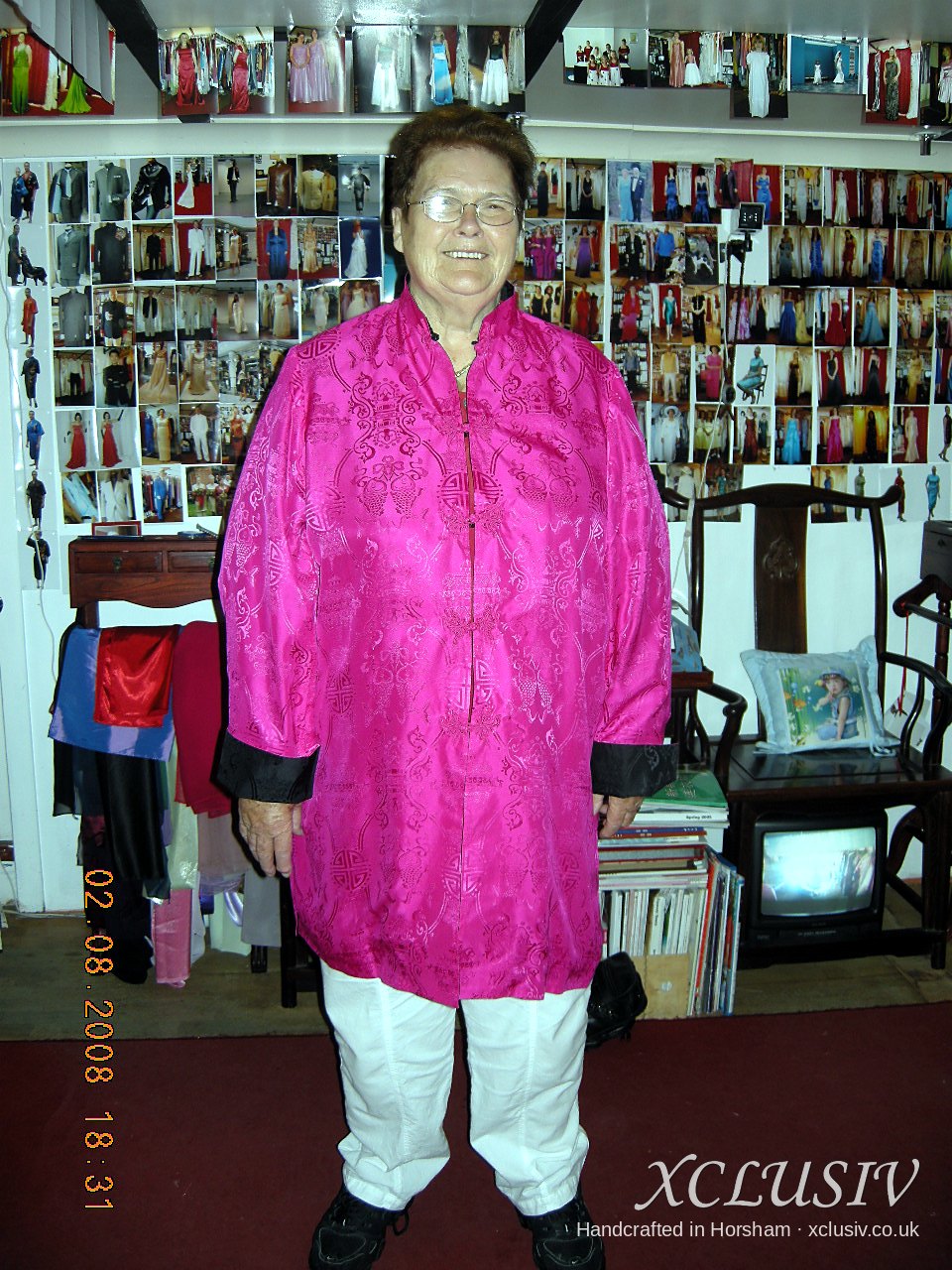 Reversible Fuchsia & Black Brocade Jacket with White Trousers – Mother of the Bride – XCLUSIV Horsham