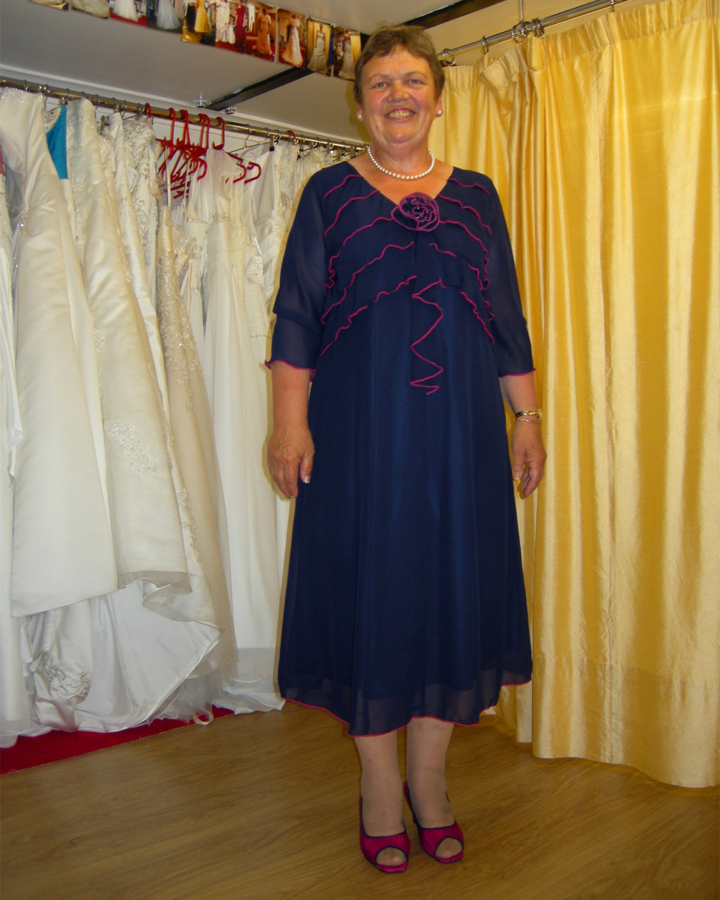 Handmade oriental buttons on mother of the bride coat - XCLUSIV